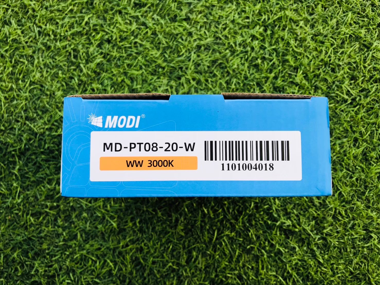 ไฟสปอตไลท์โซล่าเซลล์ 20 W รุ่น MD-PT08 (เเสง : เหลืองวอมไวท์)