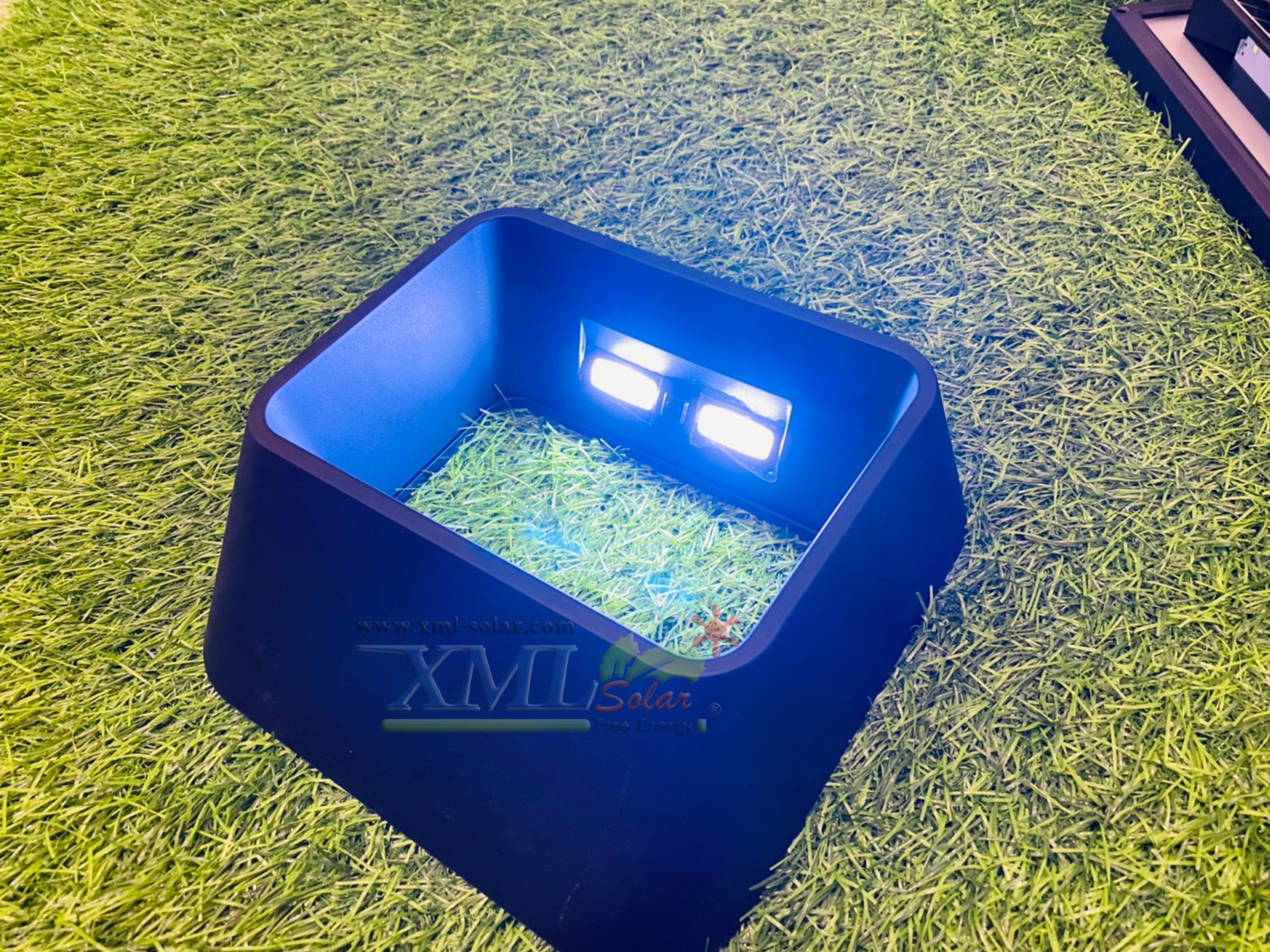 ไฟติดผนังโซล่าเซลล์ ปลูกต้นไม้จิ๋วได้ + Motion (เเสง : ขาว)