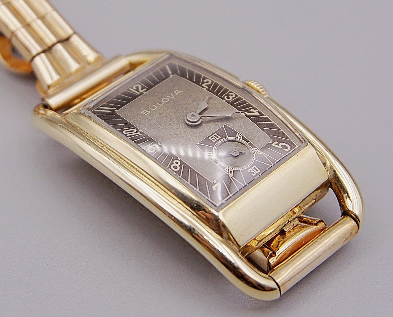 นาฬิกาเก่า BULOVA ไขลานสองเข็มครึ่ง พร้อมกล่อง