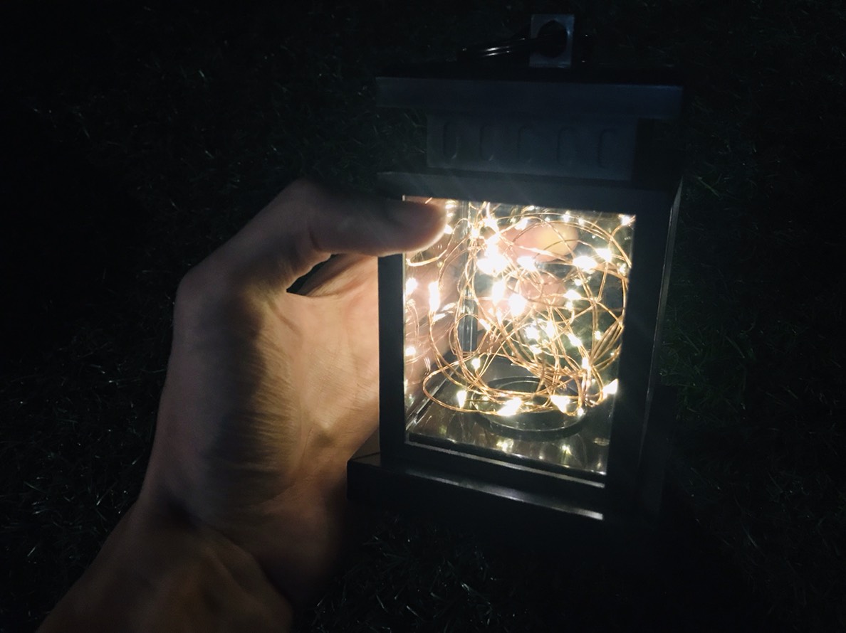 ไฟห้อยโซล่าเซลล์ ทรงสี่เหลียม สีดำ 30 SMD LED (แสง:เหลืองวอมไวท์)