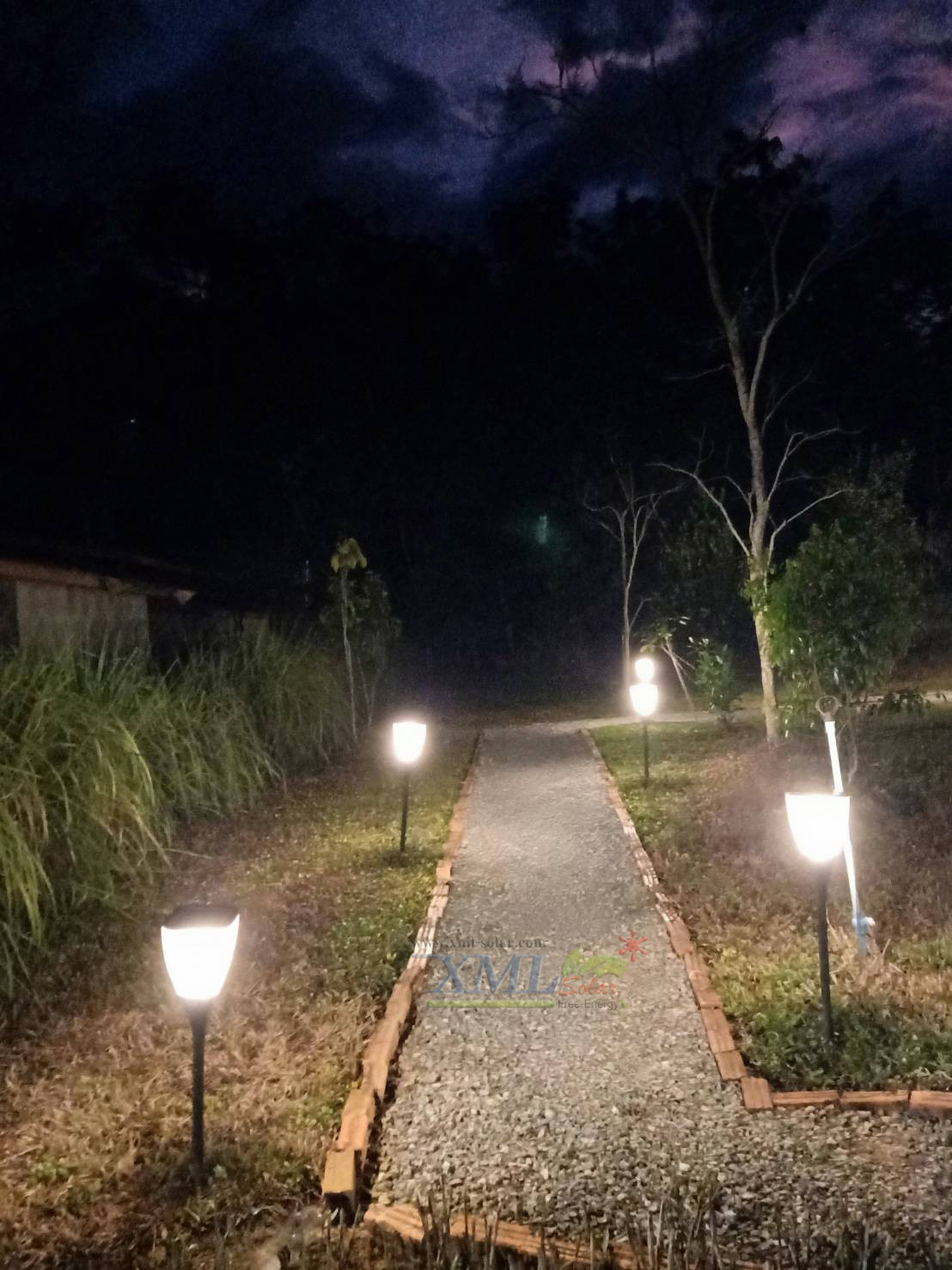 ไฟตั้งพื้นสนามโซล่าเซลล์ ทรงถ้วย (เเสง : เหลืองวอมไวท์)(1 แถม 1)