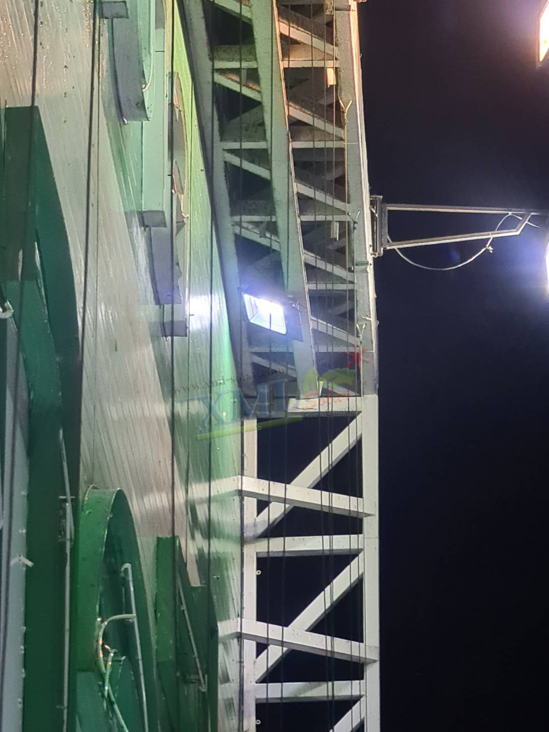 สปอร์ตไลท์โซล่าเซลล์ 1000 W. รุ่นใหม่ JD81000L (แสง : ขาว)