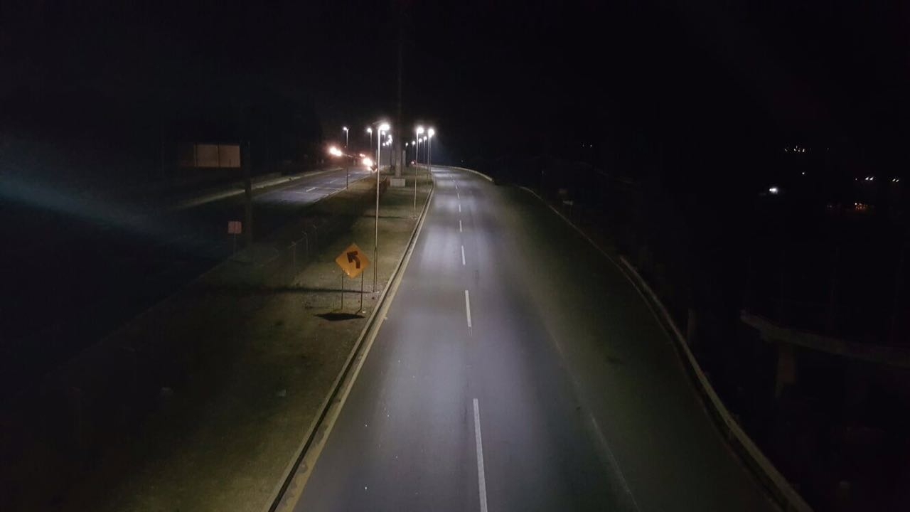 โคมไฟถนนอัจฉริยะ โซล่าเซลล์ 100 Watt Monocrystalline (แสง ขาว)