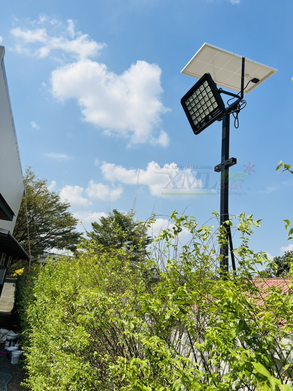 ไฟสปอตไลท์โซล่าเซลล์ 400 W. รุ่น Modi x XML ไซต์ใหญ่ (เเสง : ขาว)