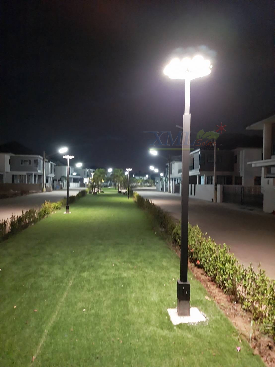 โคมไฟโซล่าเซลล์ UFO ทรงกลม รุ่นทรงรังผึ้ง (เปิดได้ 3 แสง)