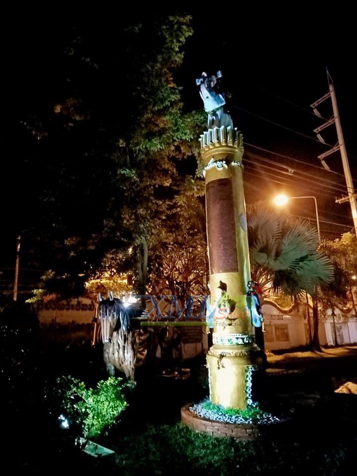 รุ่นประหยัด ไฟสปอตไลท์โซล่าเซลล์ 100 W. รุ่น MODI x XML (เปิดได้ 3 แสง)