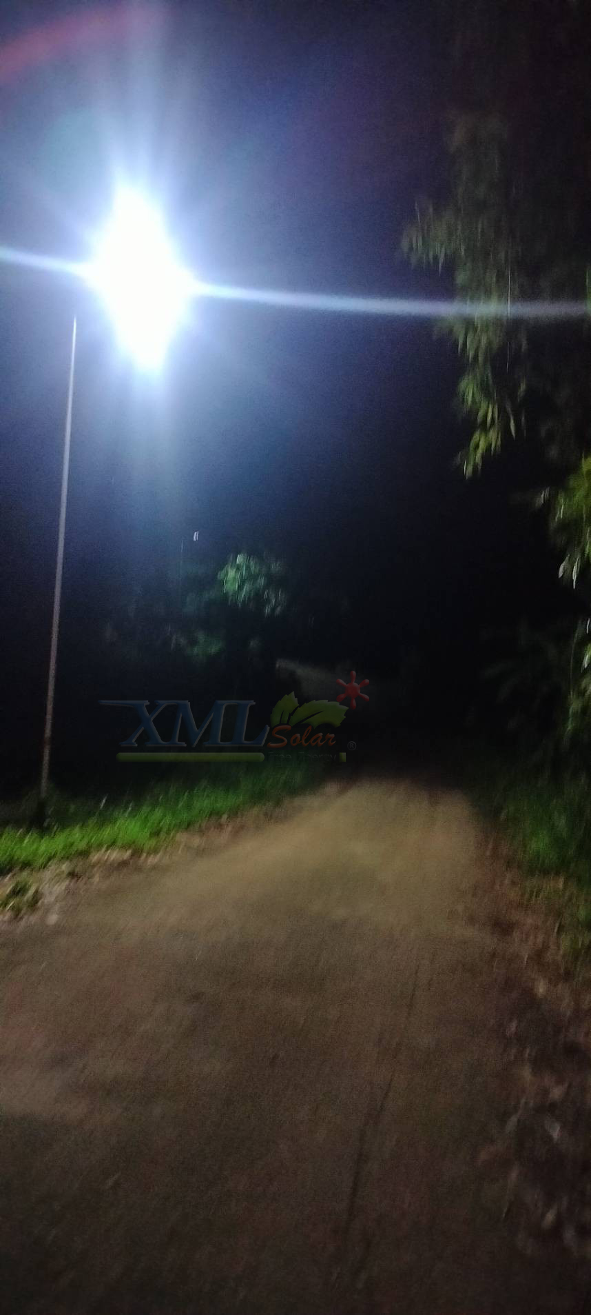 โคมไฟถนนโซล่าเซลล์ 400W รุ่น MD-SLT30-400W (แสง : ขาว)