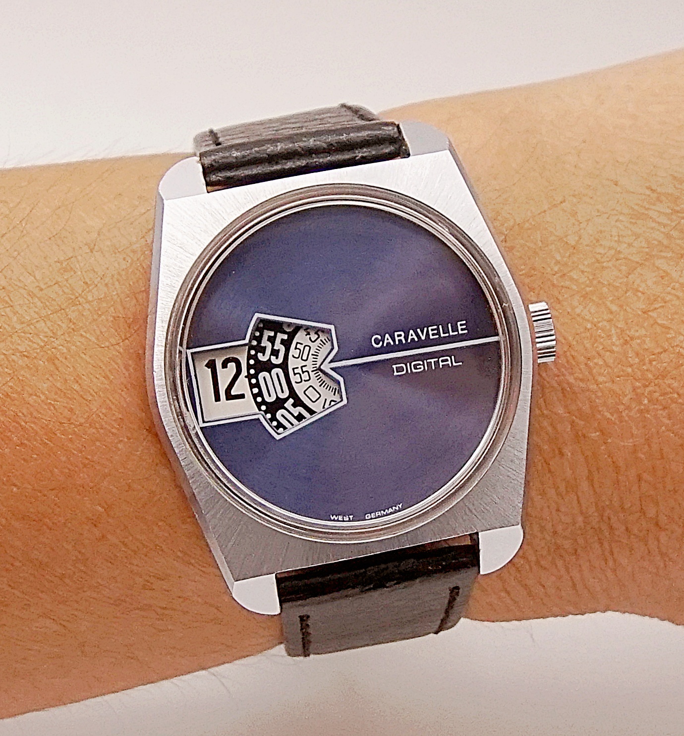 นาฬิกาเก่า CARAVELLE ไขลาน (Jump Hour)