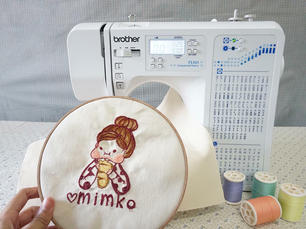 จักรเย็บผ้าระบบคอมพิวเตอร์ยี่ห้อ Brother รุ่น FS-101 ลายเย็บ 100 ลาย ฟรี! คอร์สเรียนออนไลน์ "ตัดเย็บเสื้อผ้าใส่เอง" และ "พื้นฐานการเย็บผ้า"+แผ่นรองจักร