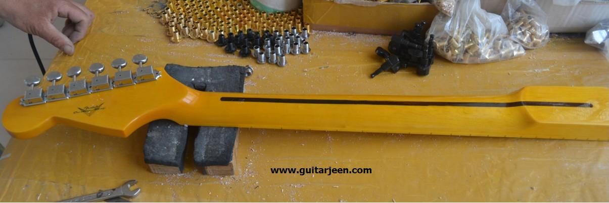 คอกีต้าร์ ST 21 Frets พร้อมลูกบิด และ นัท