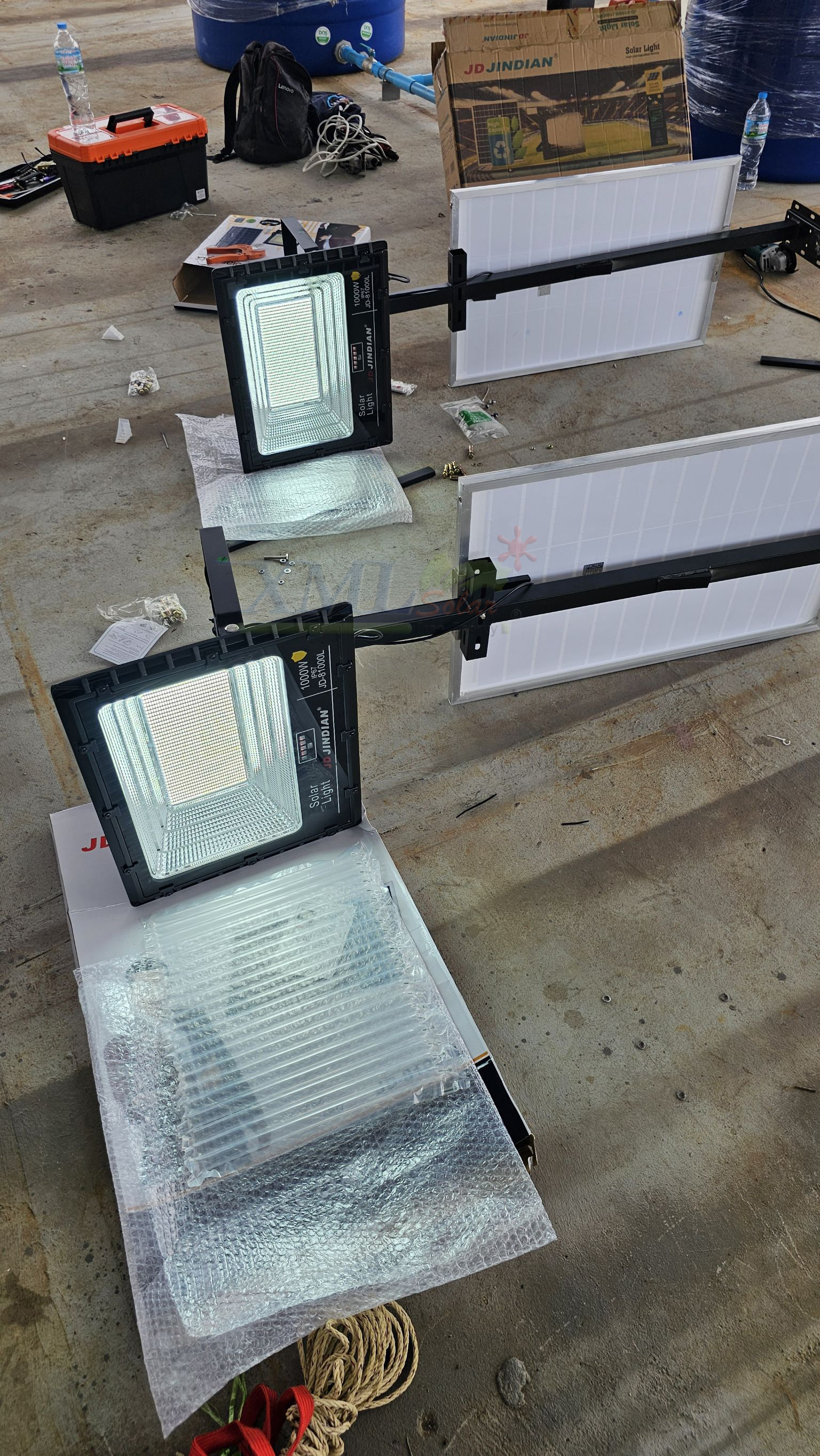 สปอร์ตไลท์โซล่าเซลล์ 1000 W. รุ่นใหม่ JD81000L (แสง : ขาว)