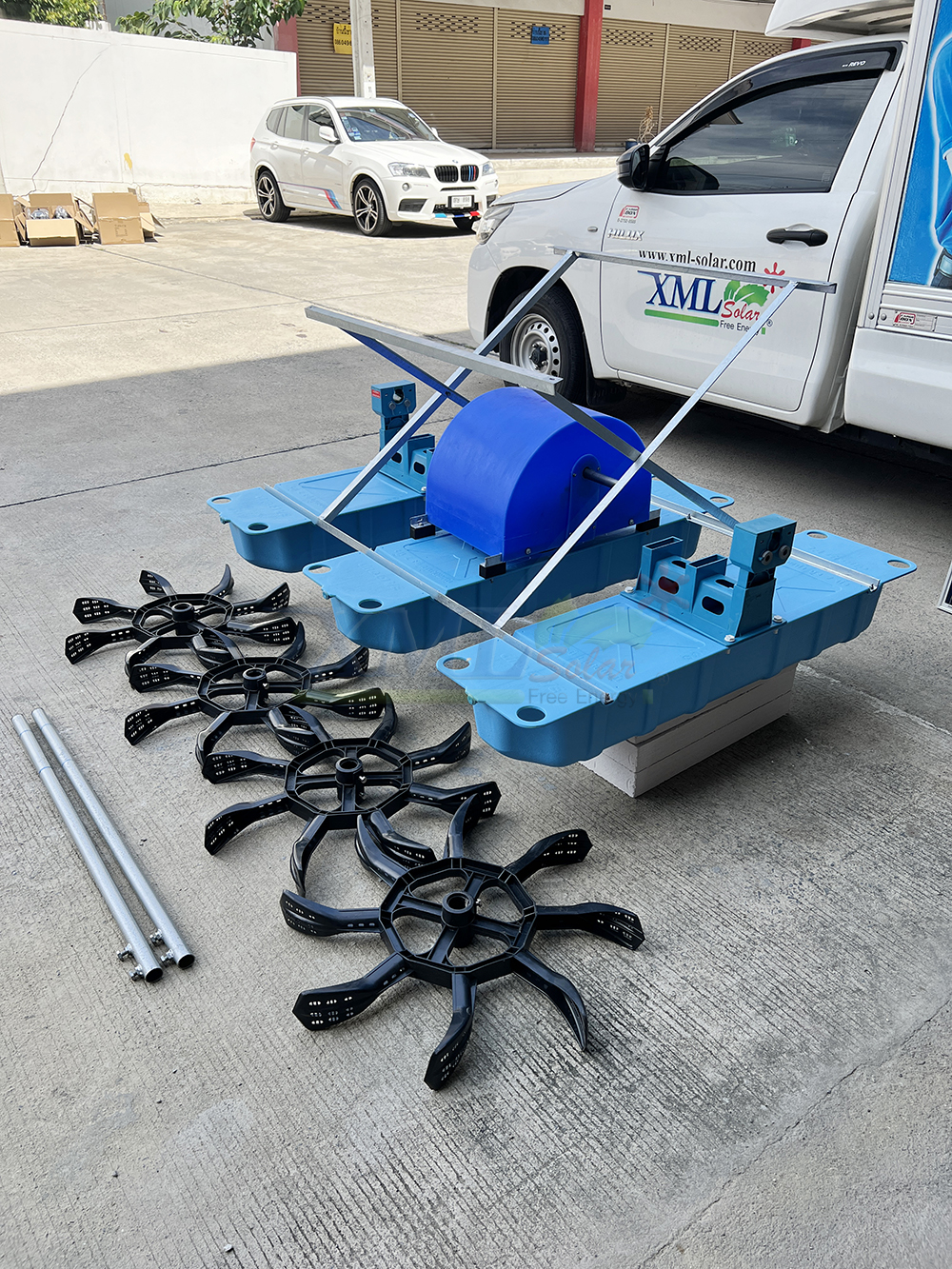 กังหันตีน้ำโซล่าเซลล์ รุ่นช้างน้อย 4 ใบพัด 3 ทุ่น