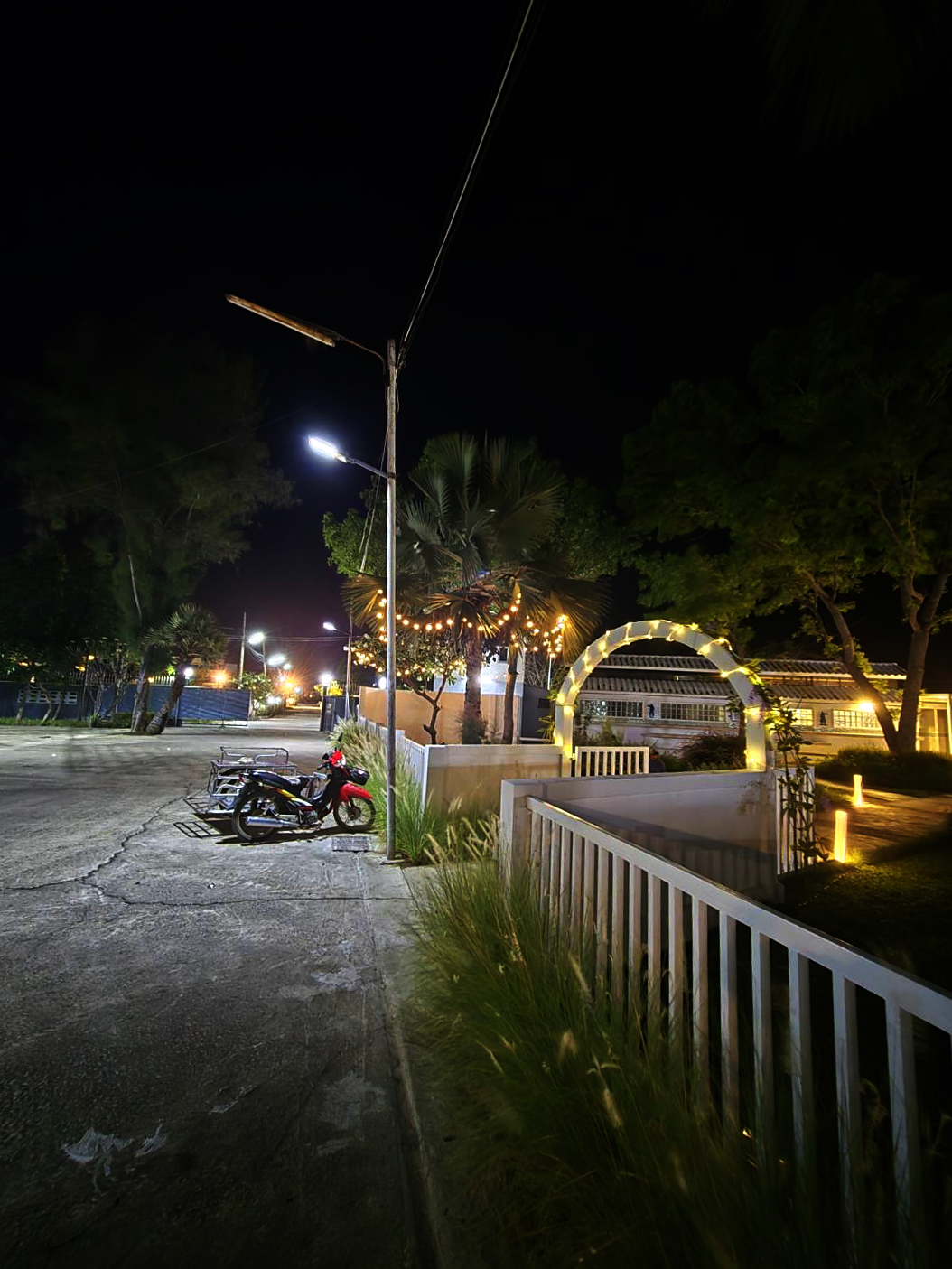 ไฟกระพริบโซล่าเซลล์ รุ่น หลอดยาง 10 เมตร (แสง : เหลืองวอมไวท์)