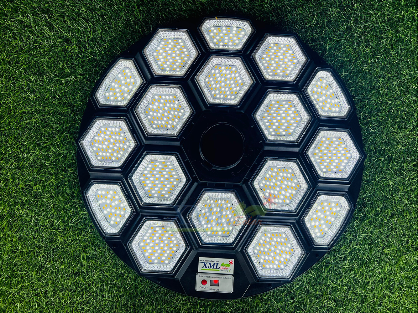 โคมไฟโซล่าเซลล์ UFO ทรงกลม รุ่นทรงรังผึ้ง (เปิดได้ 3 แสง)