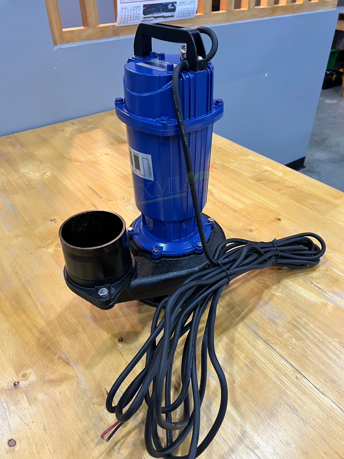 ปั๊มแช่อลูมิเนียม รุ่นสีน้ำเงิน 800W (ท่อ 4 นิ้ว) + เเผงโซล่าเซลล์ 450W (2 แผง)