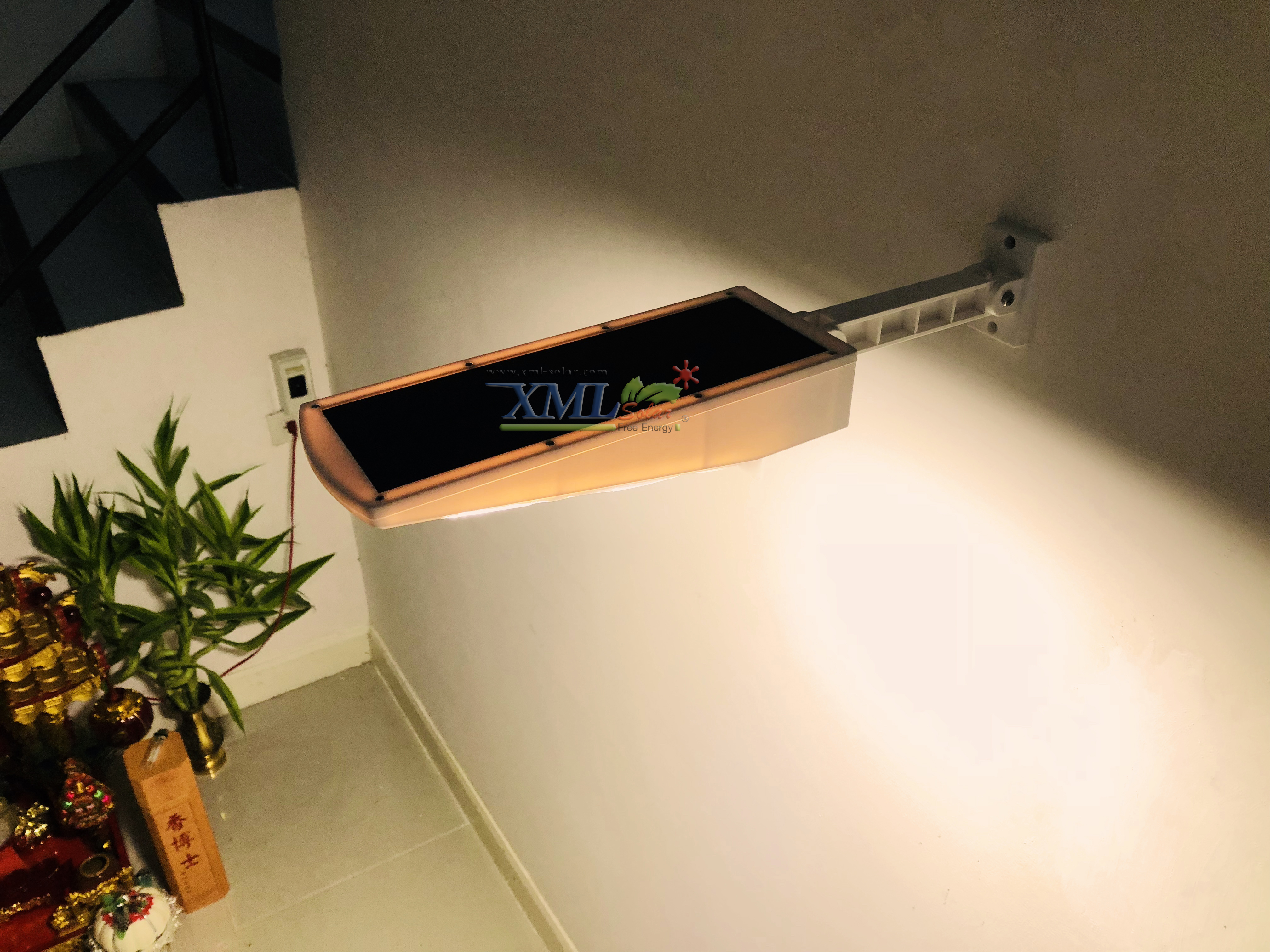 โคมไฟกิ่งโซล่าเซลล์ 48 SMD LED + Motion สีขาว (แสง เหลืองวอมไวท์)
