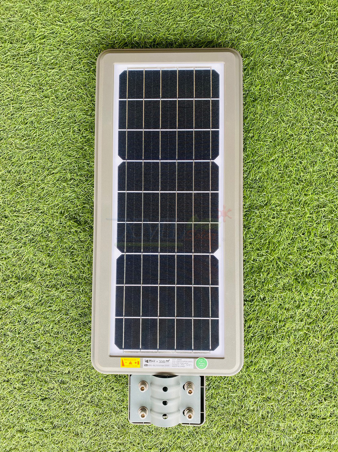 โคมไฟถนนโซล่าเซลล์ Vmax x XML 200W Series 2020 (แสง : เหลืองวอมไวท์)