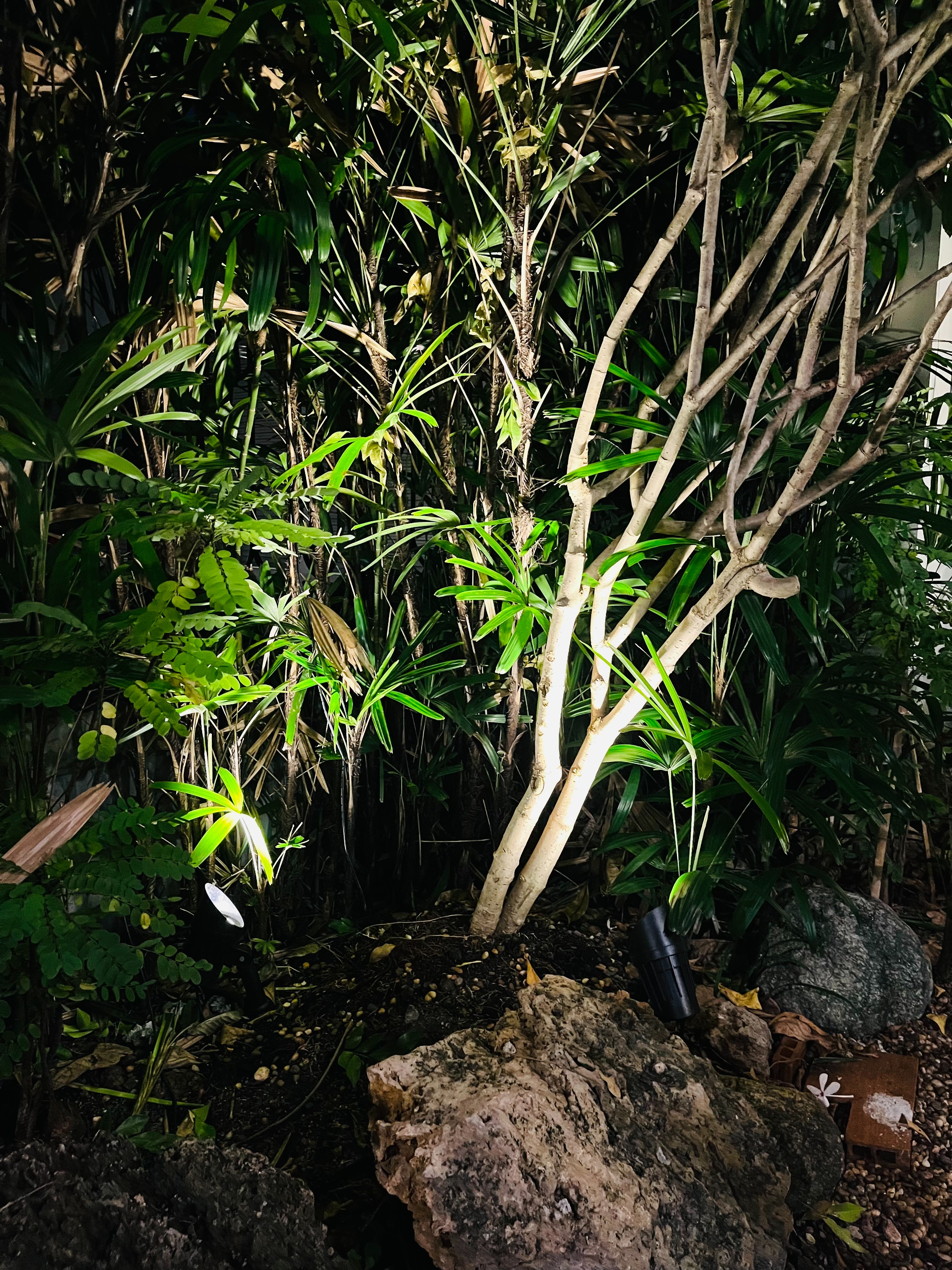 โคมไฟปักสนามโซล่าเซลล์ แพ็ค 4 ดวง รุ่น MD-SSL88 (แสง : เหลืองวอมไวท์)