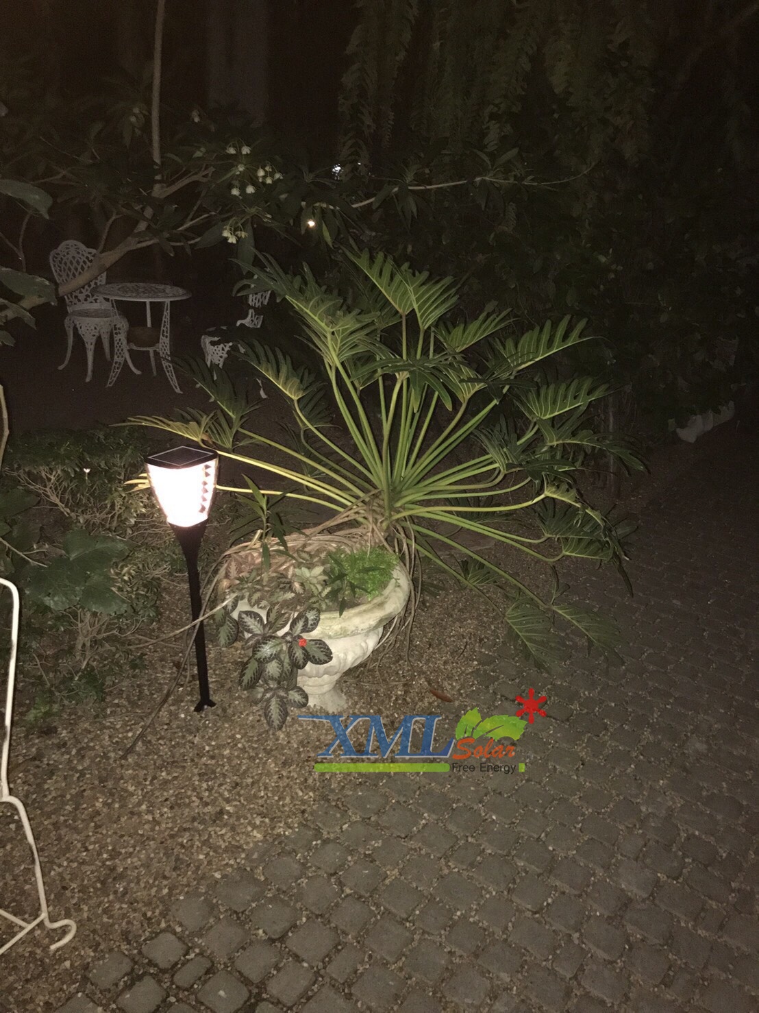 ไฟตั้งพื้นสนามโซล่าเซลล์ ทรงถ้วย (เเสง : เหลืองวอมไวท์)(1 แถม 1)