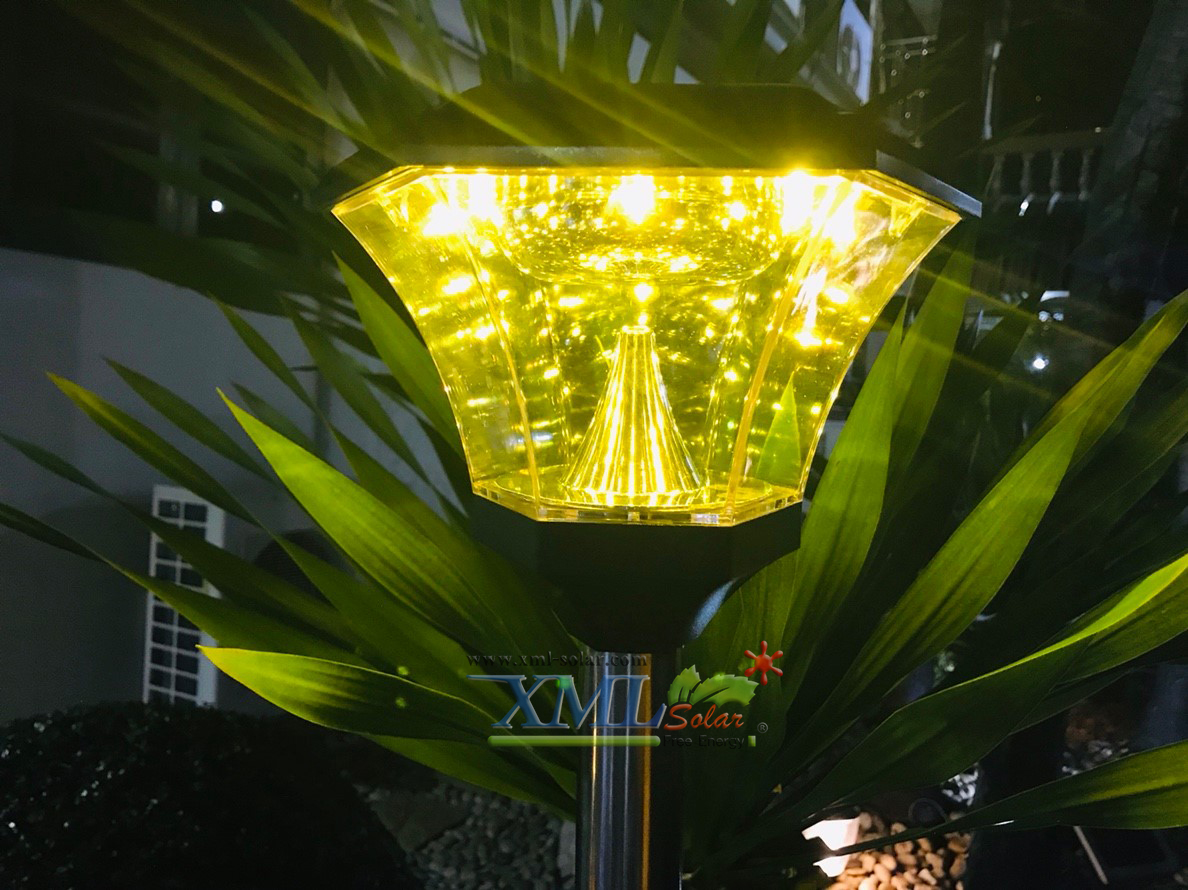 ไฟปักสนามโซล่าเซลล์ 8 Super SMD LED (แบบเหลี่ยม) สูง 140 ซม. (เเสง : เหลืองวอมไวท์)