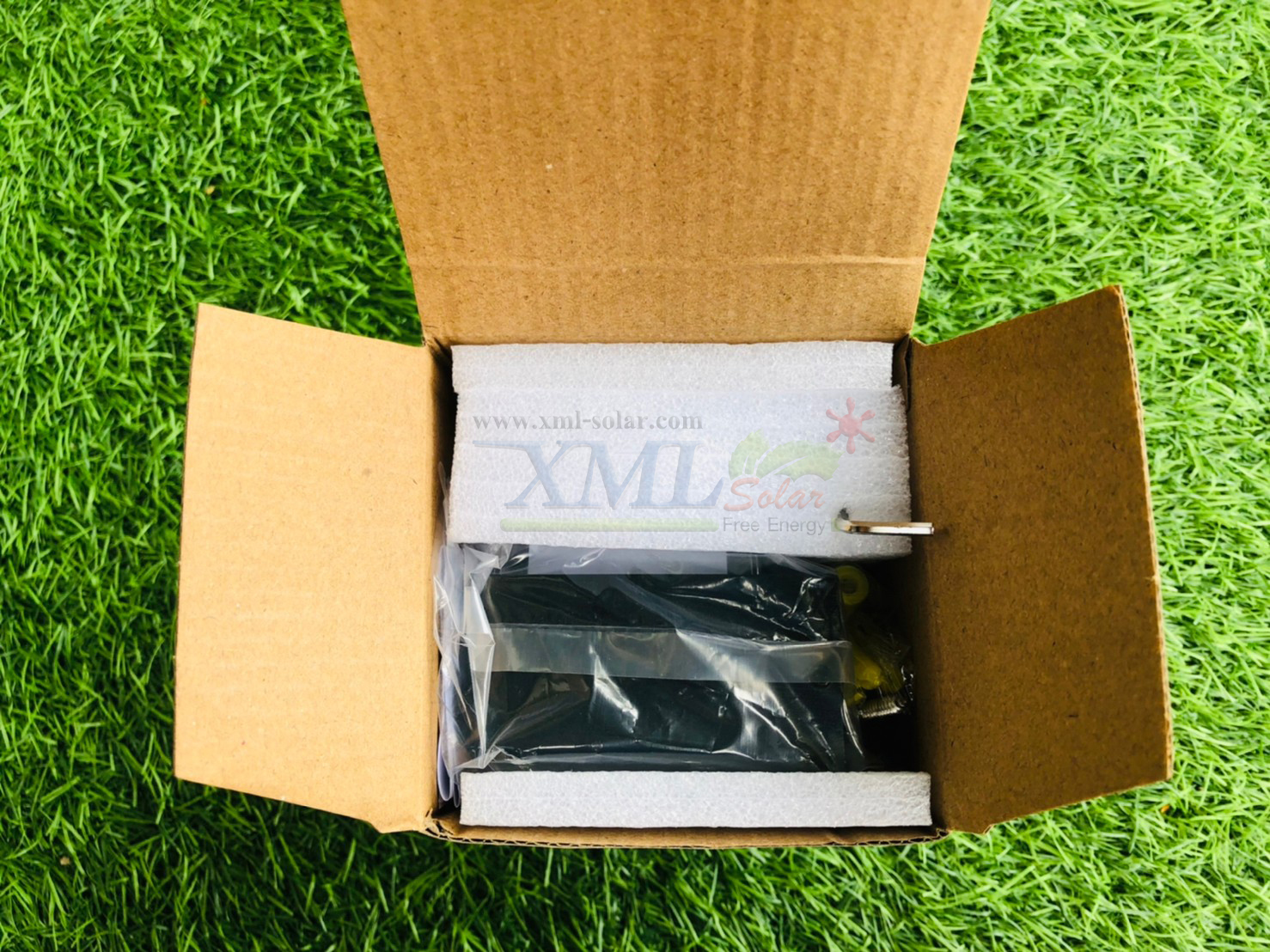 โคมไฟโซล่าเซลล์ ติดผนัง สไตล์มินิมอล รุ่น ทรงผืนผ้า (เปิดได้ 2 แสง)