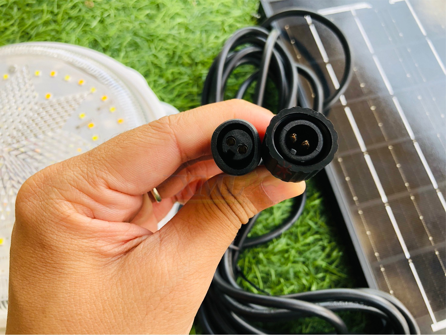 โคมไฟโซล่าเซลล์ ติดเพดาน รุ่น SCL06 (เปิดได้ 3 แสง)