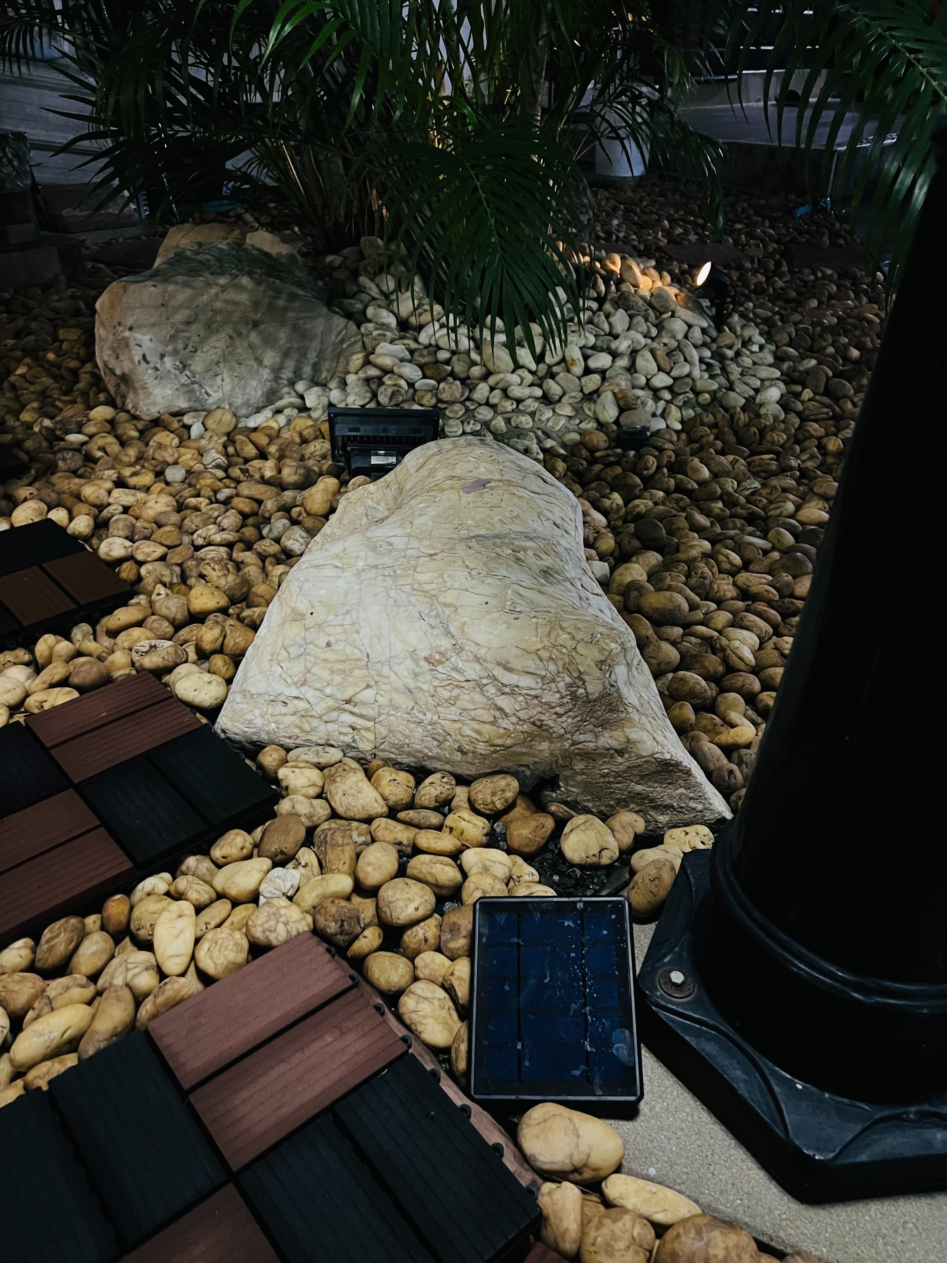 สปอร์ตไลท์ปักสนามโซล่าเซลล์ DC-16 รุ่น 2 หัว สาย 3 เมตร (แสง : เหลืองวอมไวท์)