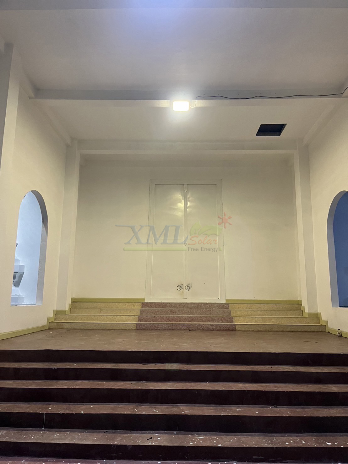 ไฟสปอตไลท์โซล่าเซลล์ 1000 Watt กล่องสีน้ำตาล (เปิดได้ 3 แสง)