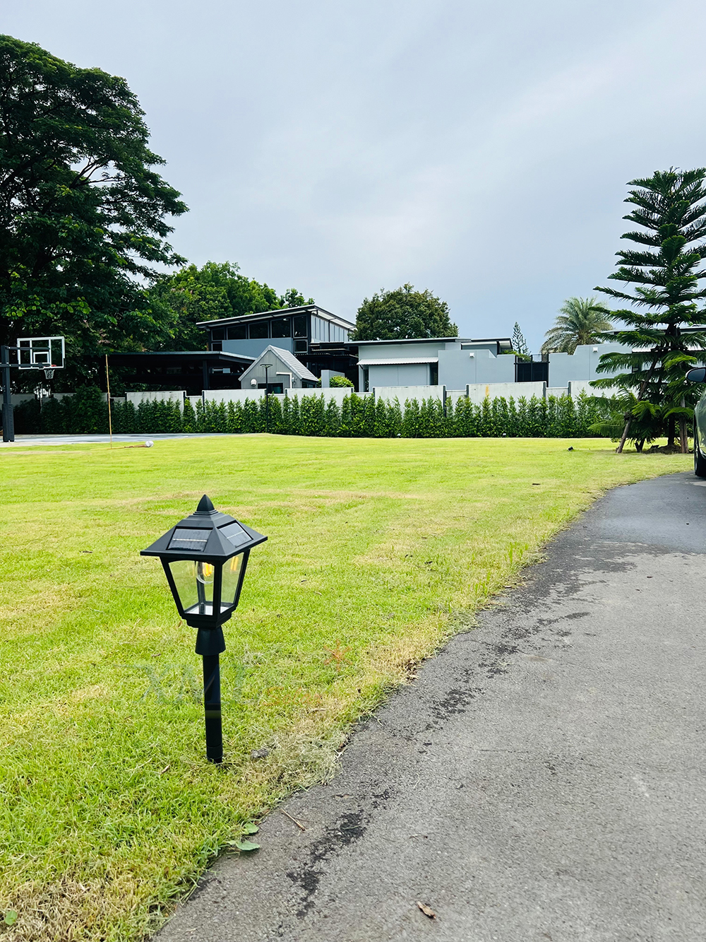 โคมไฟปักสนามโซล่าเซลล์ รุ่น MD-GFB-C (แสง : เหลืองวอมไวท์)