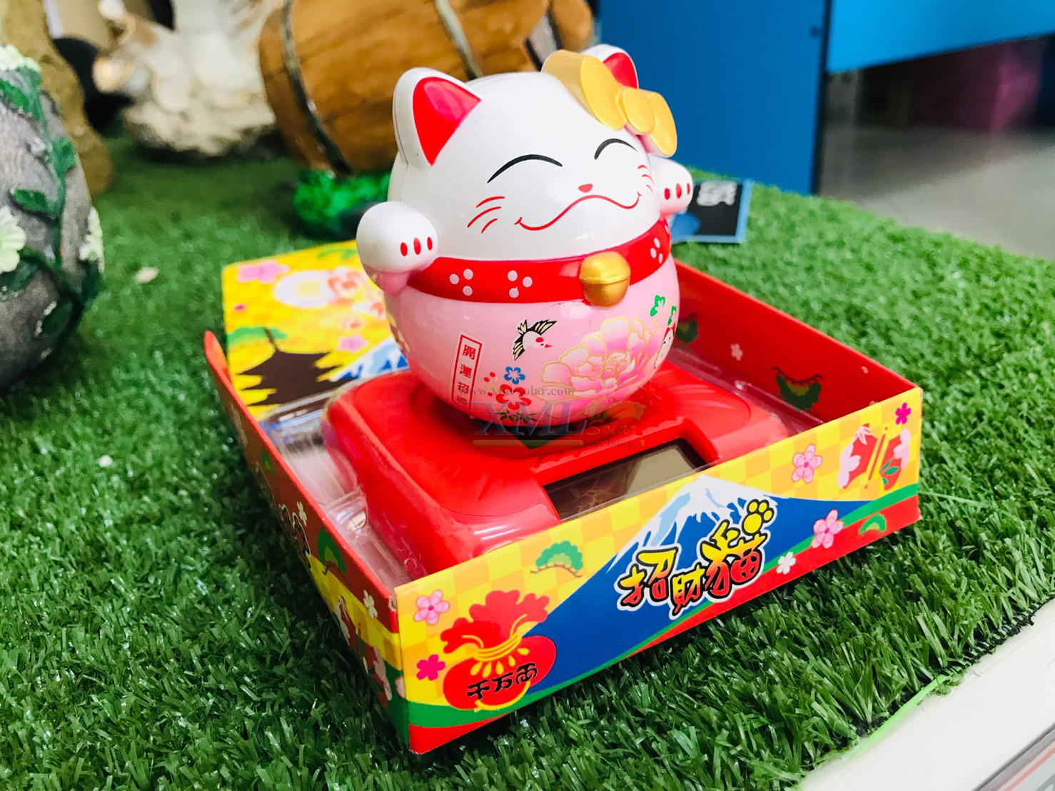 แมวญี่ปุ่น เรียกโชคลาภ ดุ๊กดิ๊กโซล่าเซลล์ (ลายซากุระ)