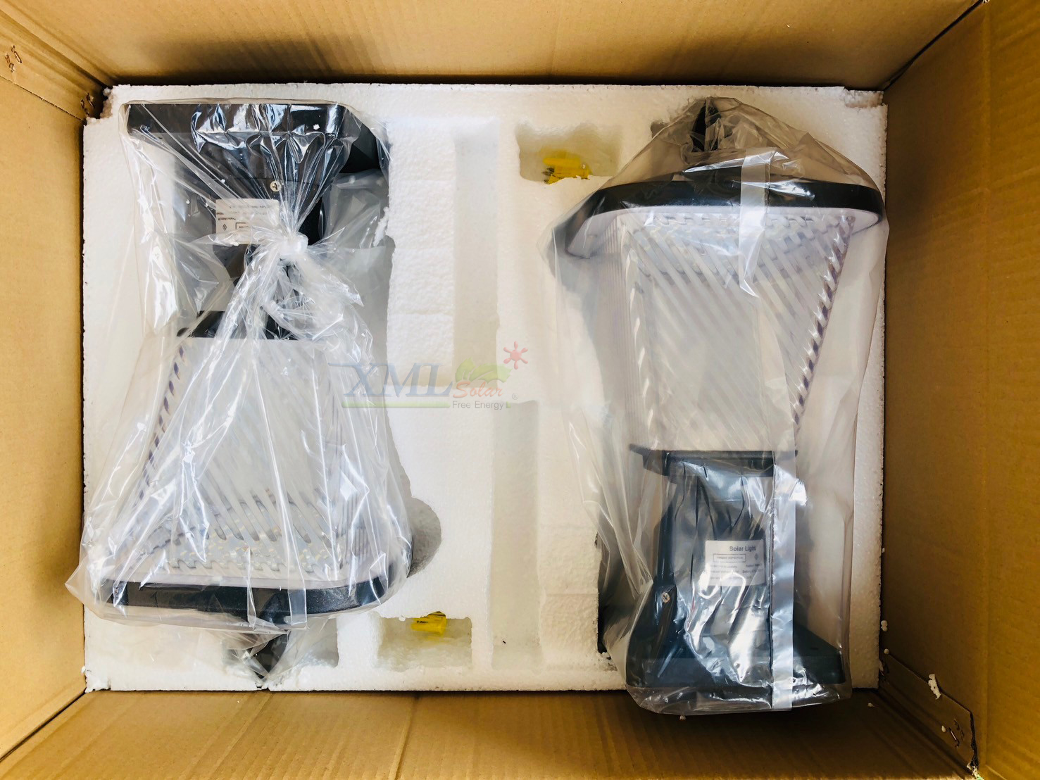 โคมไฟหัวเสาโซล่าเซลล์ รุ่น TZ-11836 (เปิดได้ 2 แสง)(1 แถม 1)