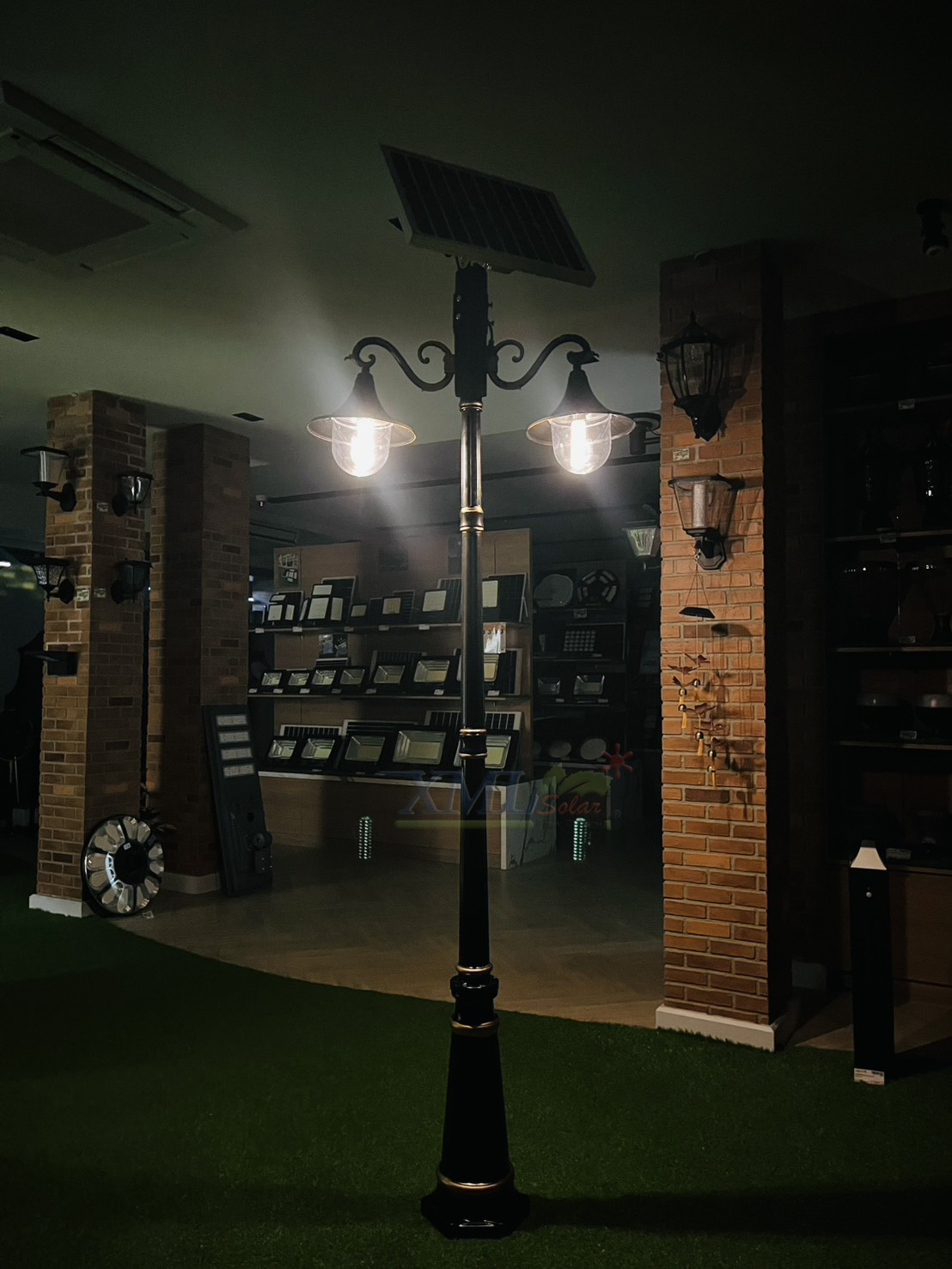 โคมไฟโซล่าเซลล์ รุ่น TT-313 (ตัวโคม + เสาไฟ 2.5 เมตร)