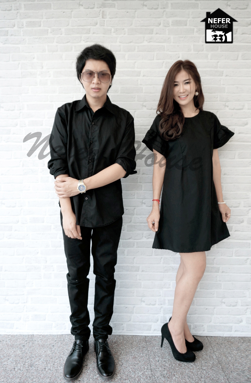 ชุดดำเสื้อเชิ๊ตแขนยาวสีดำกับเดรสผู้หญิงสีดำ