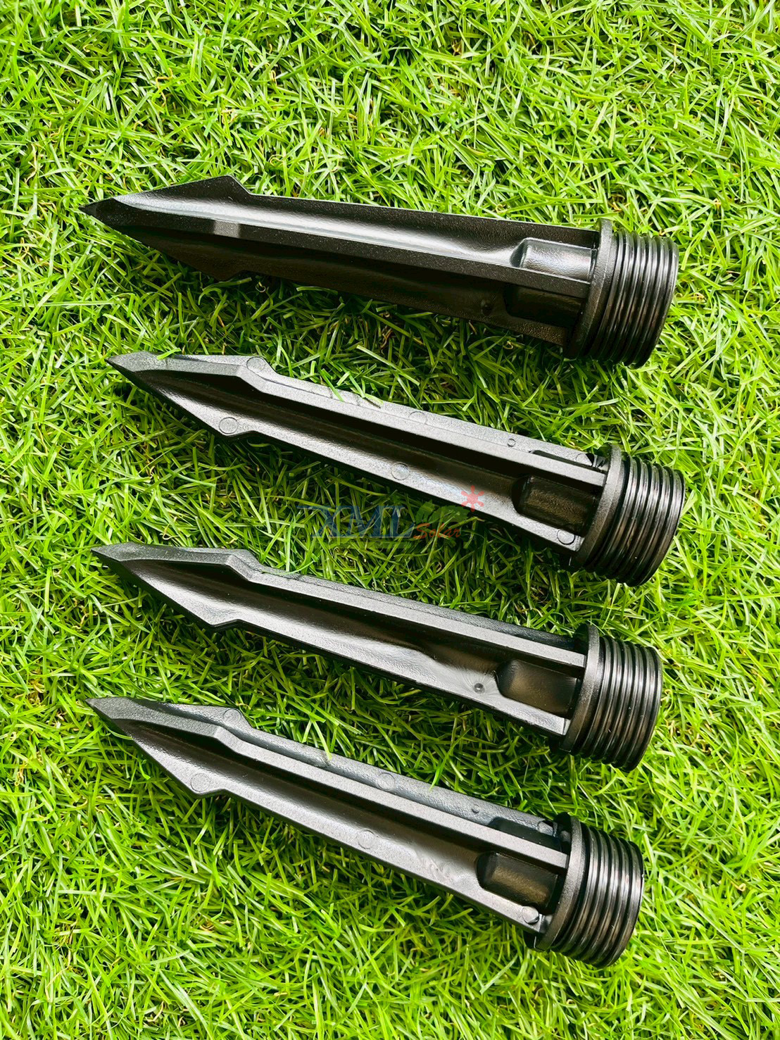 โคมไฟปักสนามโซล่าเซลล์ แพ็ค 4 ดวง รุ่น MD-SSL88 (แสง : เหลืองวอมไวท์)