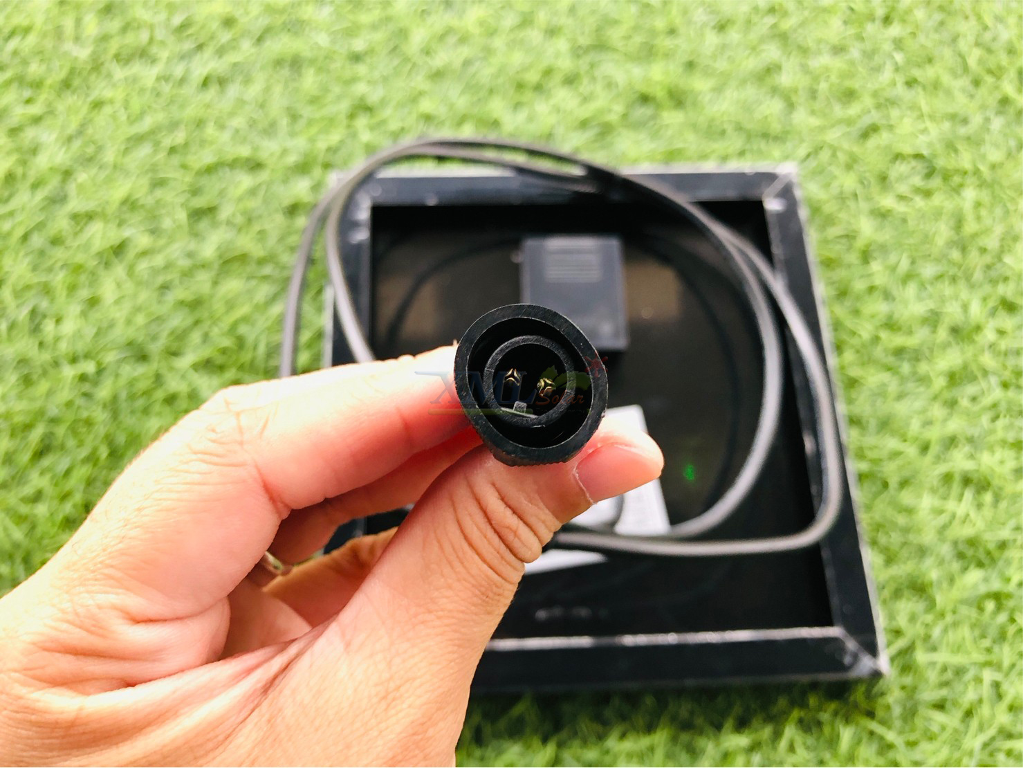 ไฟสปอตไลท์โซล่าเซลล์ 100 W รุ่น MD-PT11 (เเสง : ขาว)