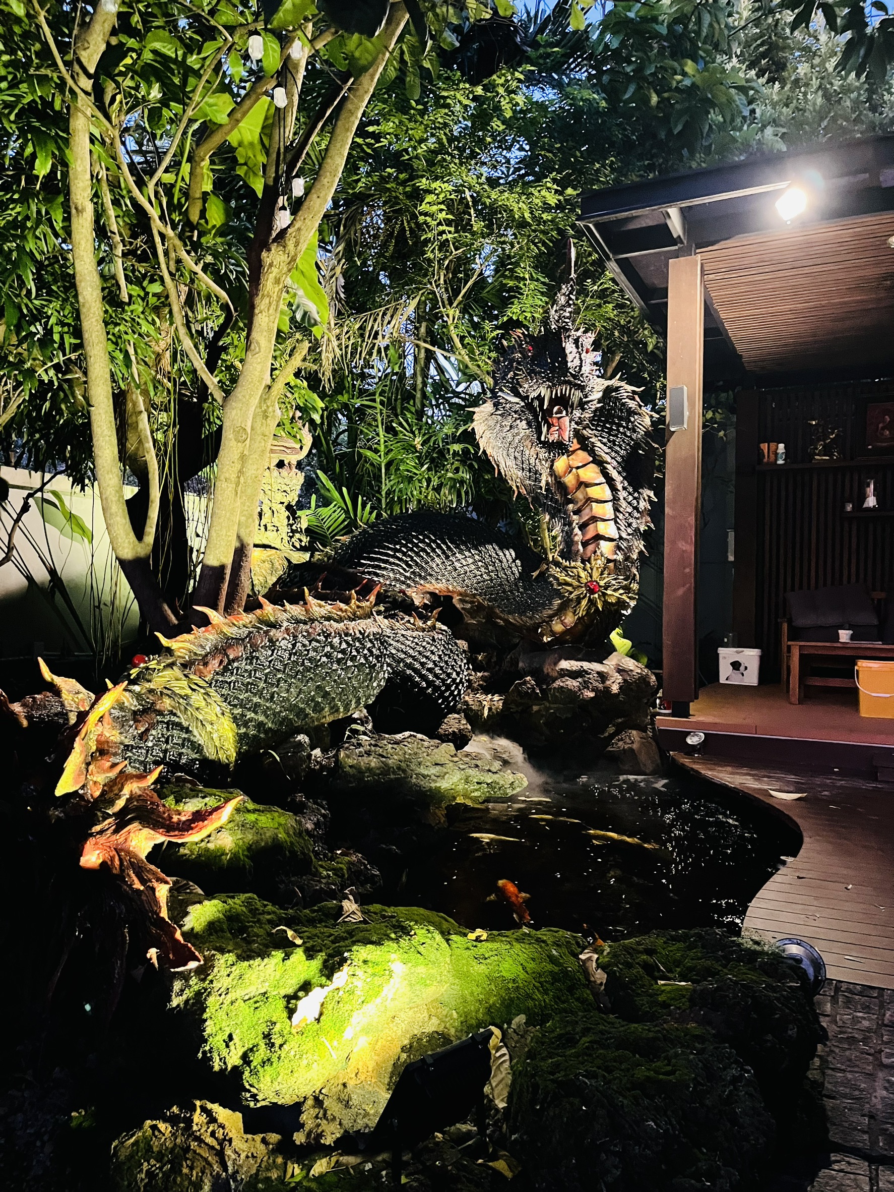 ไฟสปอตไลท์โซล่าเซลล์ 50 Watt กล่องสีน้ำตาล (เปิดได้ 3 แสง)