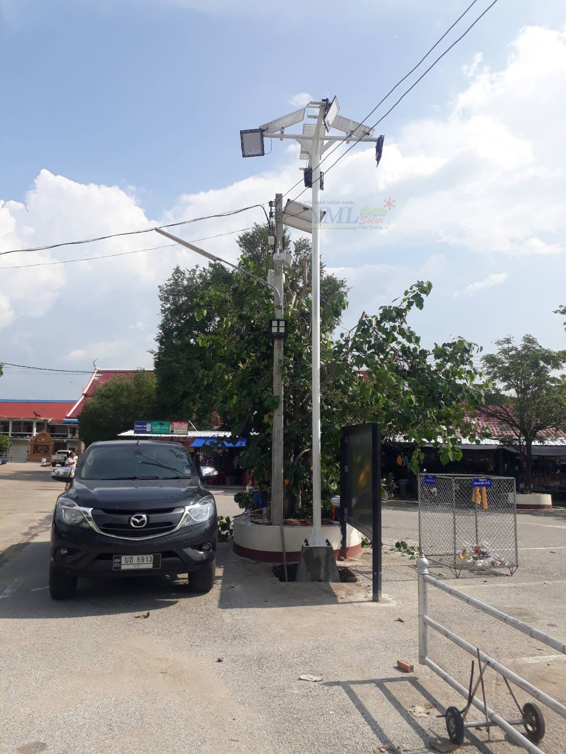 ไฟสปอตไลท์โซล่าเซลล์ 300W SLIM (แสง : เหลืองวอมไวท์)