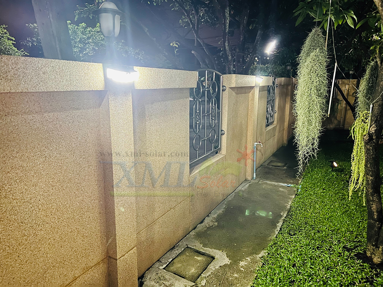 โคมไฟโซล่าเซลล์ติดผนัง รุ่น 308 LED + Motion (เเสง : ขาว)