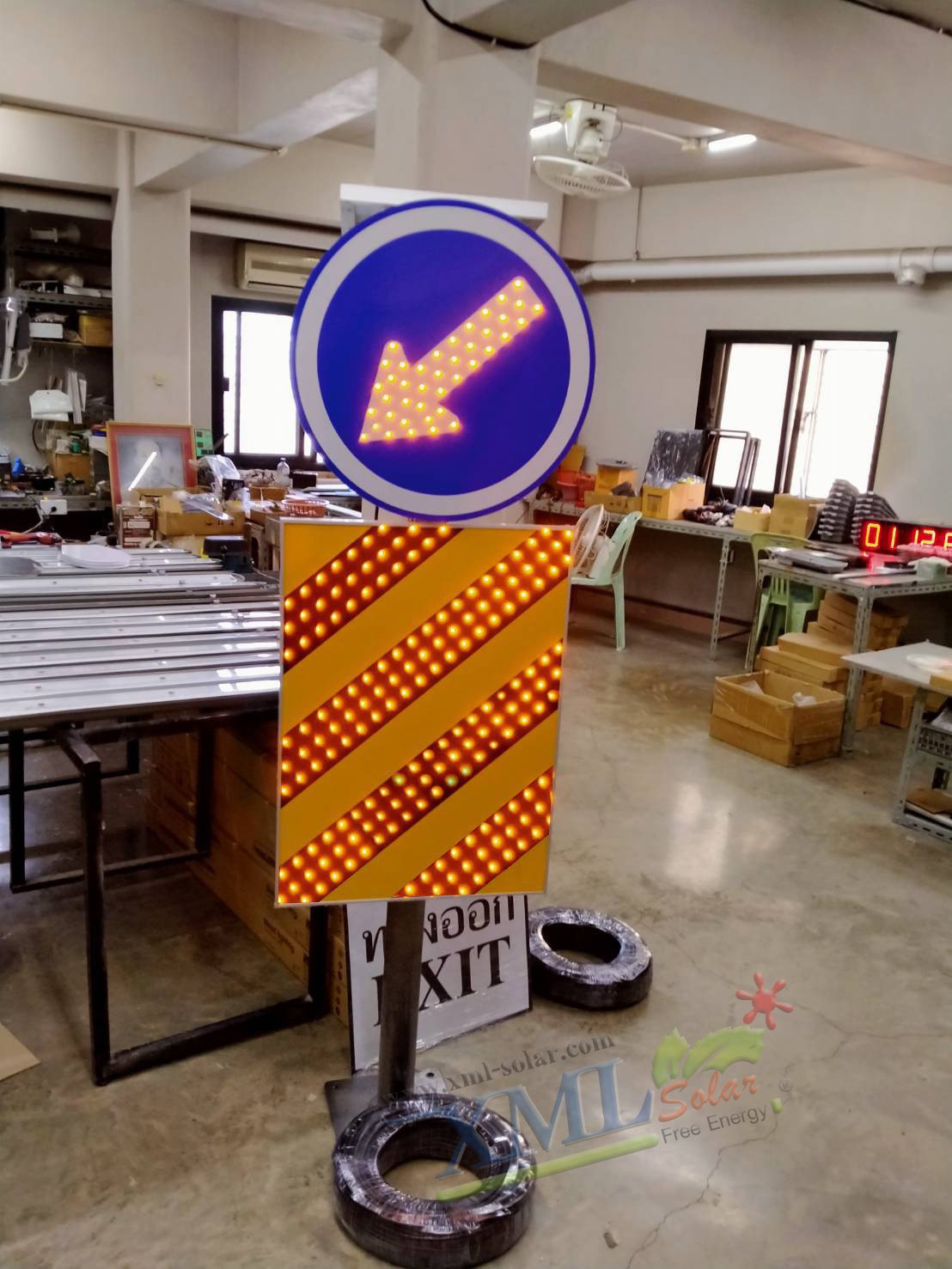 ป้ายไฟเตือนทางออกโซล่าเซลล์ (ไม่รวมเสา)