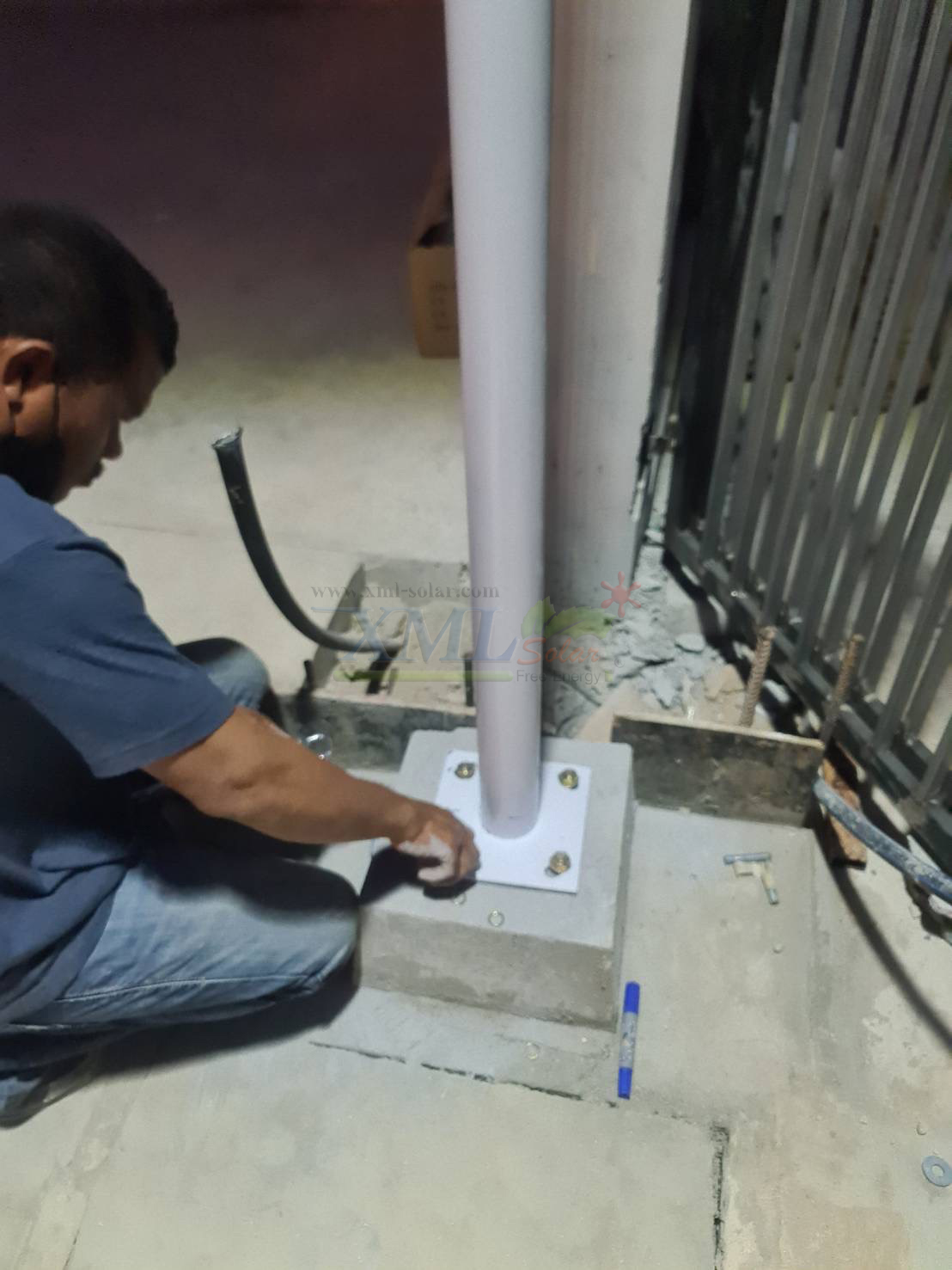 เสาไฟสนาม เหล็กพ่นสีขาว สูง 4 เมตร (ปลาย 3 นิ้ว)