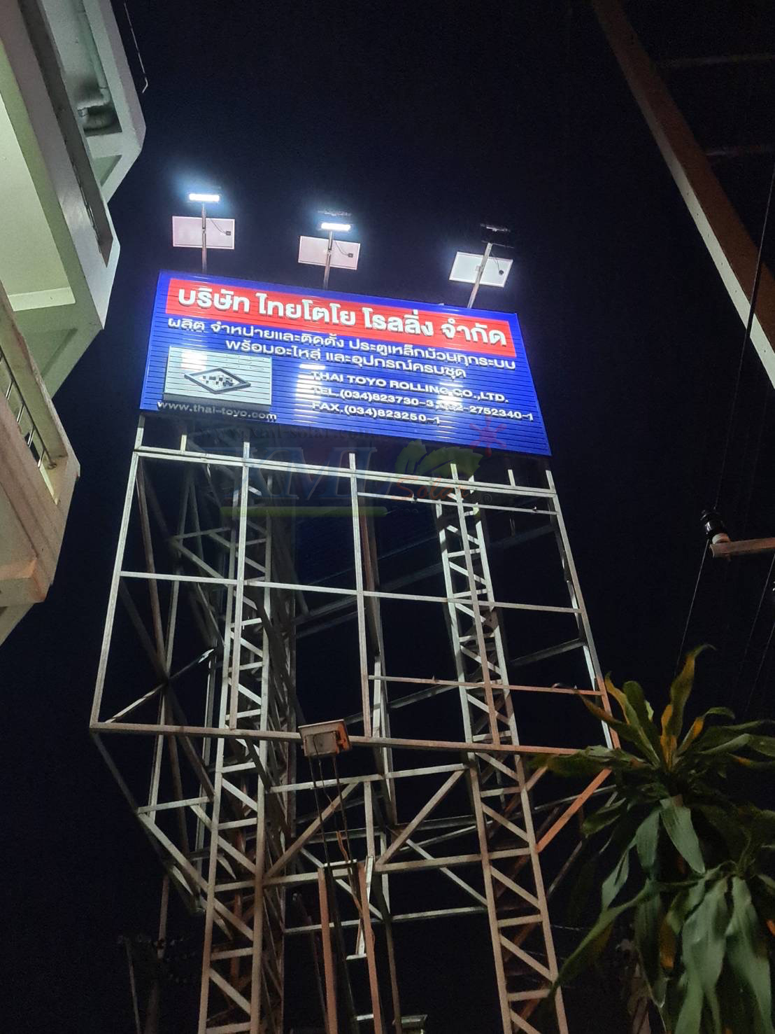 สปอร์ตไลท์โซล่าเซลล์ 200 W. รุ่นใหม่ JD8200L (แสง : ขาว)