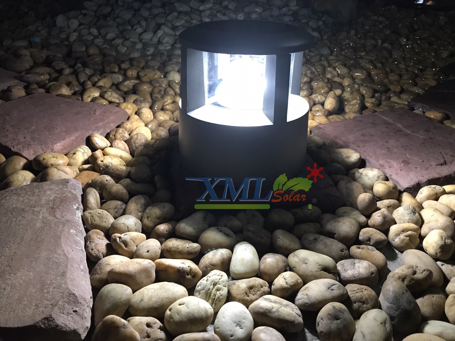 โคมไฟสนามโซล่าเซลล์ ทรง Modern (24 cm.)