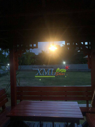 โคมไฟโซล่าเซลล์ ติดเพดาน รุ่นโคมวินเทจ สีดำ (แสง เหลืองวอมไวท์)