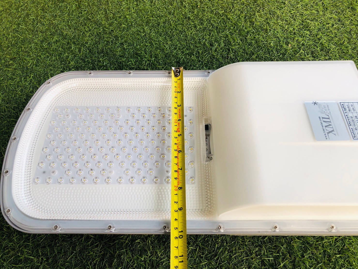 โคมไฟถนนโซล่าเซลล์ Series Y แผงเเยกโคมได้ (6,400Lumens + แผง 100 W) (แสง : ขาว)