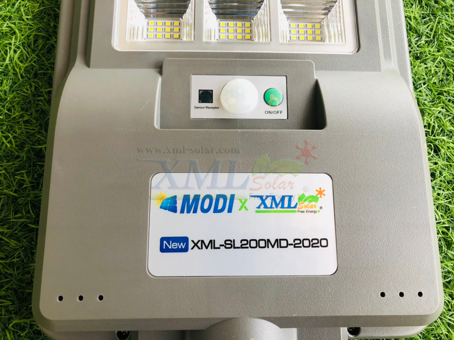 โคมไฟถนนโซล่าเซลล์ XML-Solar 200W (แสง : ขาว)(สว่างค้าง)