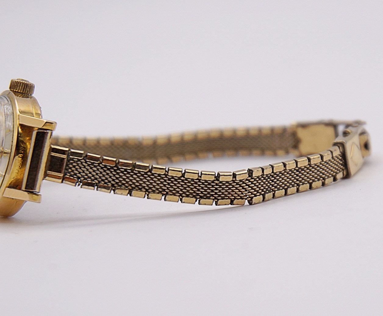 นาฬิกาเก่า ENICAR ไขลาน (สุภาพสตรี)