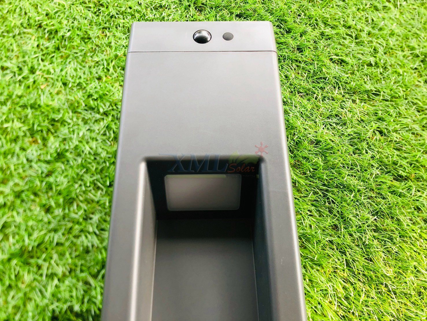 โคมไฟตั้งพื้นโซล่าเซลล์ รุ่น SGL-18 (แสง : เหลืองวอมไวท์)