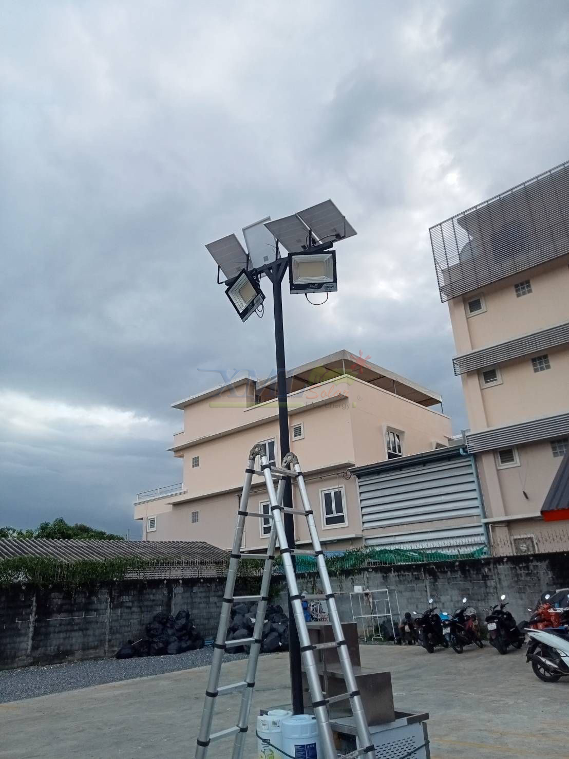 ไฟสปอตไลท์โซล่าเซลล์ 1000 Watt กล่องสีน้ำตาล (เปิดได้ 3 แสง)