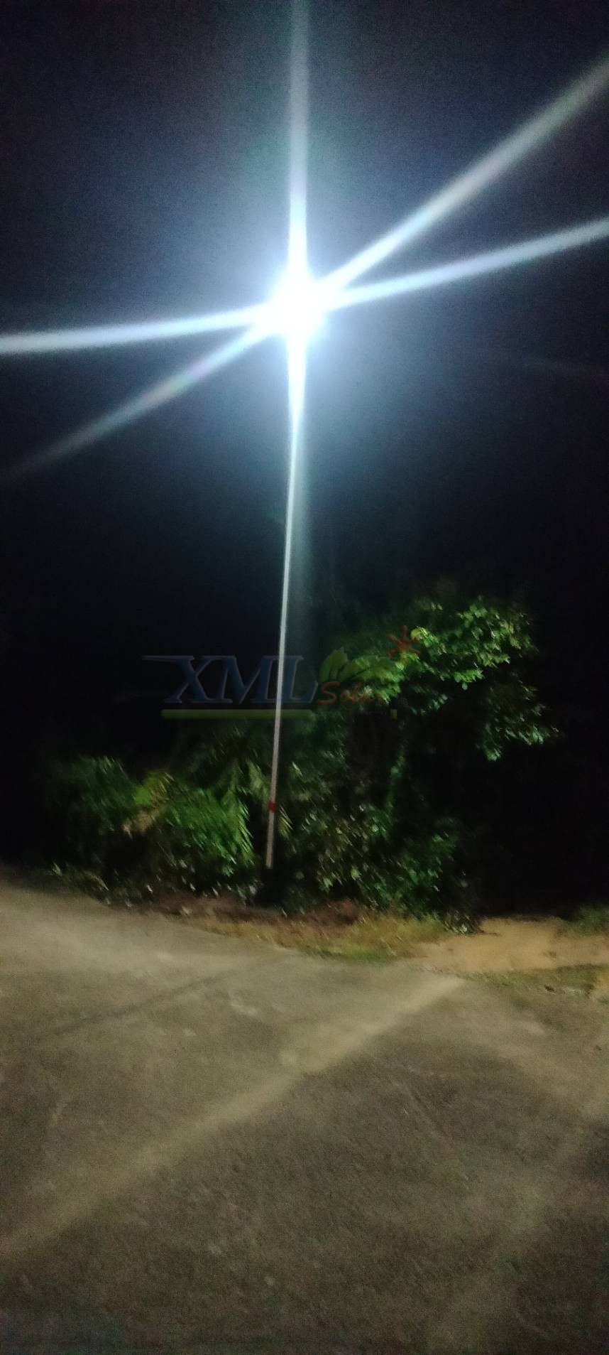 โคมไฟถนนโซล่าเซลล์ 400W รุ่น MD-SLT30-400W (แสง : ขาว)