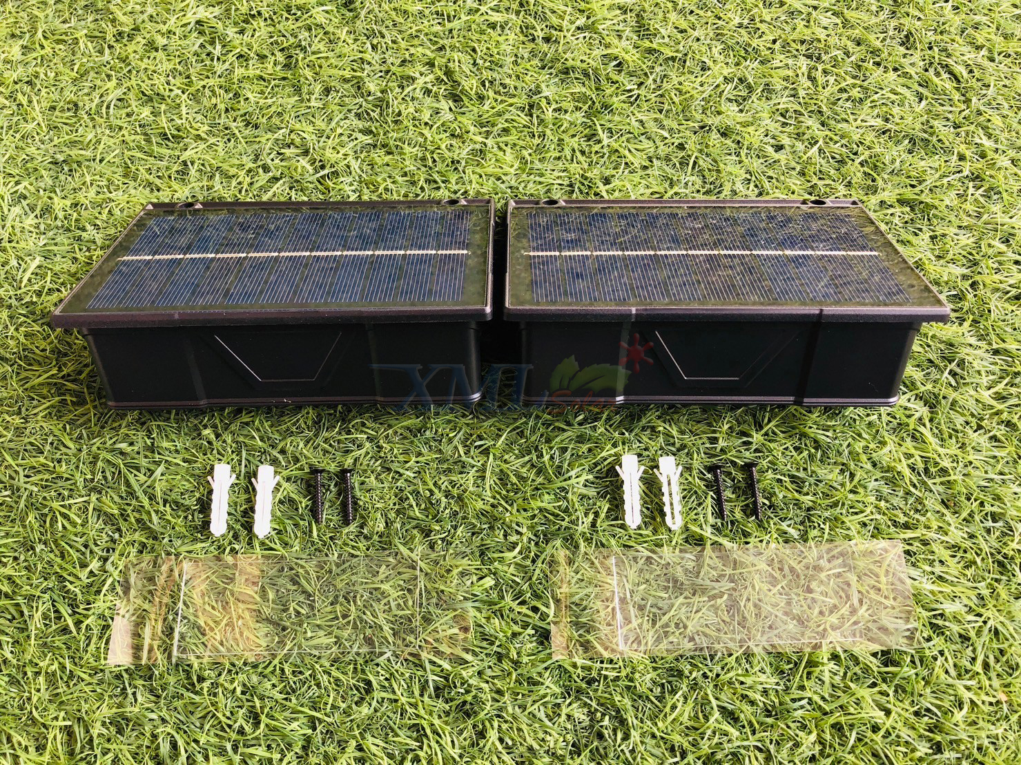 ไฟผนังโซล่าเซลล์ติดสันกำเเพง 3 LED (เเสง : เหลืองวอมไวท์) (1 เเถม 1)